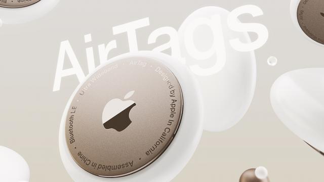 <b>Apple urmează să lanseze dispozitivele de urmărire AirTags în luna aprilie; Iată cât ar putea să coste</b>Auzim de peste 6 luni deja zvonuri despre dispozitivele de localizare de la Apple - AirTags. Din câte cunoaștem, compania din Cupertino pregătește un prim eveniment pe 2021 în cadrul căruia va prezenta noi tablete iPad și aceste dispozitive de urmărire