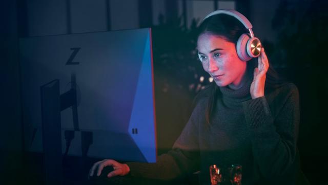 <b>Bang & Olufsen Beoplay Portal sunt primele căști de gaming semnate B&O; Oferă ANC și până la 24 ore autonomie</b>A trecut mai puțin de o săptămână de la prezentarea căștilor Beoplay HX și iată că Bang & Olufsen revine cu un anunț proaspăt. Așa cum spune și titlul postării de față, astăzi debutează 