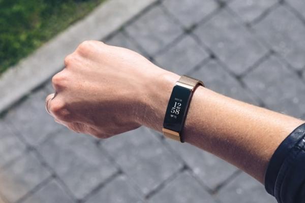 Turul Magazinelor #1059: OnePlus 9 pe la 2230 lei, monitor 165 Hz pe la 1000 lei, brățară fitness Fitbit Inspire 2 cadou Valentine’s Day