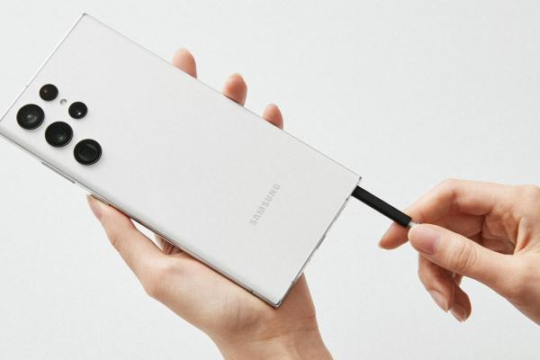 Samsung oferă 4 ani de actualizări Android și 5 ani de patch-uri de securitate pentru seriile Galaxy S22, Galaxy S21 și telefoanele Z Flip3 și Z Fold3