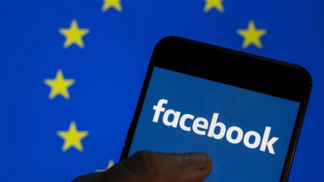 <b>Facebook se închide, UE comentează; Oficiali ai Uniunii Europene spun că viața e fantastică fără această rețea socială</b>O nouă lege din UE forțează marile companii care adună informații și date ale utilizatorilor din Uniune să păstreze aceste date și să le proceseze pe servere ținute pe teritoriul Uniunii Europene. Meta, după dezvăluirile legate de numărul de utilizatori