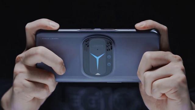 <b>Lenovo Legion Y90, al treilea telefon de gaming Lenovo apare cu 22 GB RAM în noi scăpări</b>Lenovo e gata să fie prima companie din 2022 care lansează un telefon de gaming, la bătaie cu Nubia şi al său Red Magic 7. Ce e drept scăpările legate de Legion Y90 ne-au bombardat toată iarnă, iar acum avem unele noi
