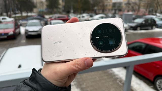 <b>HONOR Magic8 Pro: Camera pusă la treabă serios în China, cu mii de kilometri de poveşti şi zoom 3.7x campion</b>Pe hârtie, nu ai spune că sunt schimbări foarte mari faţă de predecesor, dar poate cea mai mare e noul senzor de 200 de MP pentru camera telephoto periscop. Aduce un comportament superior noaptea, inclusiv a unor spectacole 