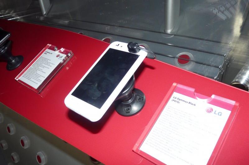 LG Optimus Black alb, gata de lansare prin Orange România!: p1220709jpg.jpg