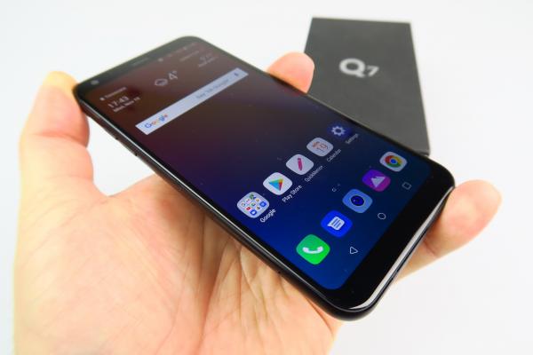 LG Q7 - Unboxing