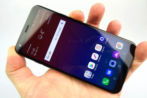 LG Q7 Review