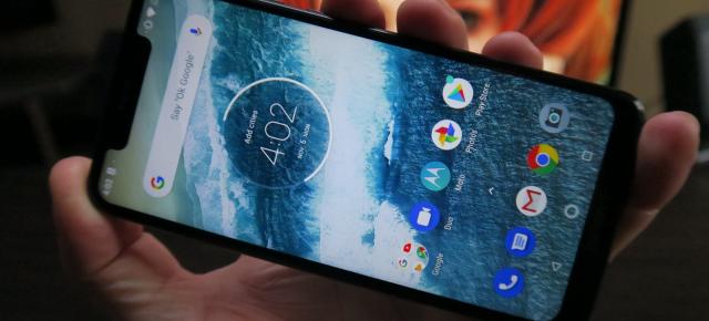 Motorola One Review
