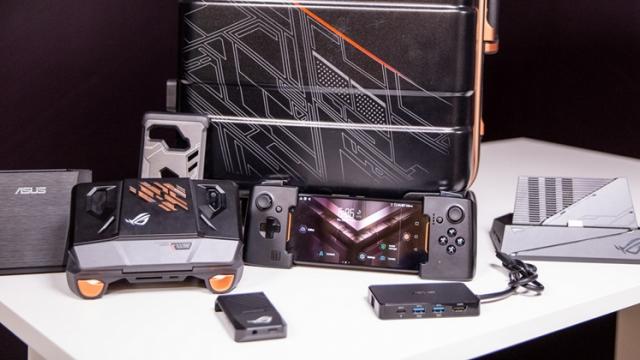 <b>Preț și disponibilitate accesorii ASUS ROG Phone în România</b>Pentru că alături de smartphone-ul ASUS ROG Phone există la vânzare și numeroase accesorii menite să îmbunătățească experiența de gaming ne-am decis că ar fi util și un articol de tip Preț și Disponibilitate pentru aceste produse