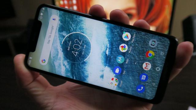 <b>Motorola One Review</b>Motorola a început o sumedenie de serii de produse în ultimii ani şi chiar pot spune că le-am testat pe toate. Eventual să fi ratat vreun Motorola Moto C maxim... În rest am fost la curent cu Moto E-urile, Moto G-urile, Moto Z-urile modulare şi cu..