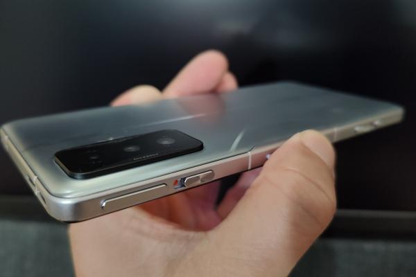 POCO F4 GT: Conectivitate de telefon cu pretenţii, minus USB-C mai avansat