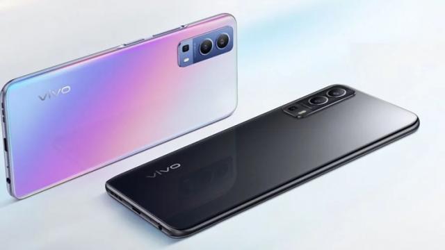 <b>vivo Y75s 5G debutează oficial; Smartphone ce aduce până la 12 GB RAM și 256 GB stocare + o cameră triplă de 64 MP în spate</b>Azi a debutat și vivo Y75s 5G în China, telefon ce a primit mai multe certificări recent. Și-a făcut apariția inclusiv în Google Play Console, semn că el va debuta curând la nivel global. Este un terminal cu design atractiv ce aduce până la 12 GB RAM