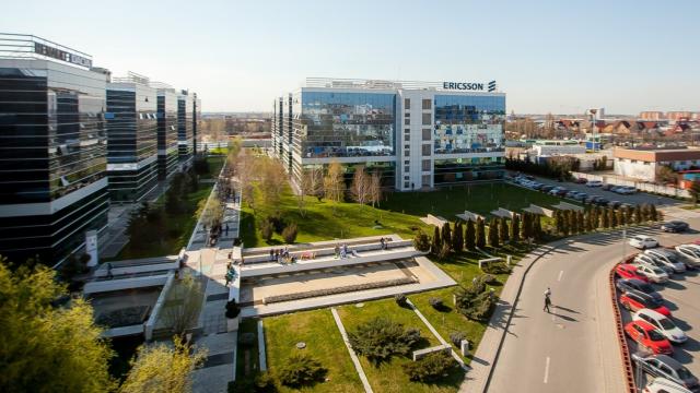 <b>[UPDATE DECLARAȚIE OFICIALĂ] România este aleasă de Ericsson pentru ridicarea unei fabrici de dispozitive 5G, aproape de București</b>Prin intermediul celor de la Profit.ro aflăm astăzi vești neașteptate ce vizează dezvoltarea industrială din România, știri care după cum indică și titlul postării de față, vizează gigantul Ericsson. Grupul suedez se pare că plănuiește ridicarea