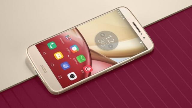 <b>Lenovo anunță smartphone-ul Moto M; vine cu display de 5.5 inch, 4 GB RAM și baterie de 3050 mAh</b>După o lungă perioadă de leak-uri iată că astăzi smartphone-ul Lenovo Moto M devine oficial. Cum mai toate specificațiile hardware, ba chiar și prețul au fost dezvăluite încă de dinainte de lansare, anunțul de astăzi servește doar pe post de confirmare a 