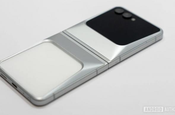 Samsung Polygon Foldable - prototip Display Week 2025: download - 2025-05-16T134438.021.jpg