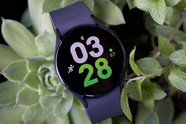 RESIGILATUL ZILEI #51: Samsung Galaxy Watch5 (44mm, BT) – smartwatch cu ecran Super AMOLED, senzor BioActive și 40h autonomie, acum cu reducere 50%