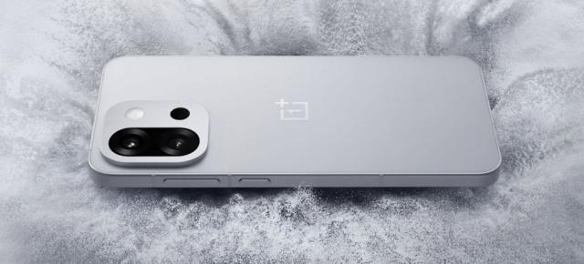 OnePlus 15 trece la alt nivel: baterie uriașă de 7000 mAh și modul foto cu design nou