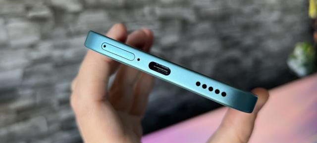 HONOR 400 Lite: Baterie „clasică” cu o capacitate atipică de 5230 mAh, de cursă lungă în playback video