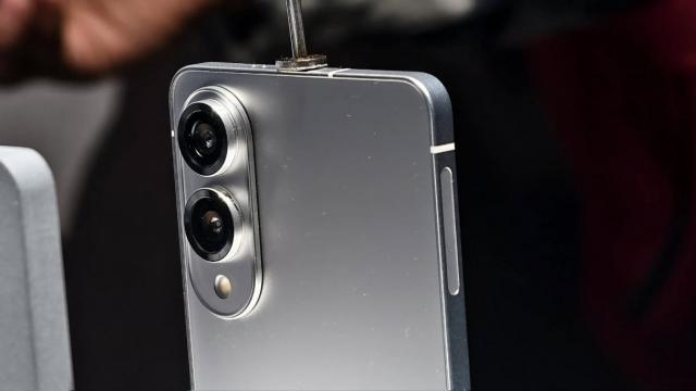 <b>Samsung Galaxy S25 Edge aduce o funcţie a camerei pe care nici măcar S25 Ultra nu o are; Iată despre ce e vorba</b>Samsung Galaxy S25 Edge a debutat pe 13 mai 2025 şi odată cu acest debut am aflat toate detaliile sale, de la procesor la preţ, grosime, capacitatea bateriei. Azi descoperim totuşi că vine cu ceva în plus, chiar şi faţă de S25 Ultra