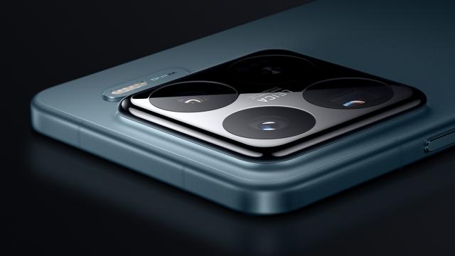 <b>Xiaomi 15s Pro renunță la Snapdragon și MediaTek, are procesor 10-core Xiaomi XRING O1 (3nm)! Oferă și baterie de 6100 mAh</b>Este o zi mare pentru Xiaomi, ziua în care dependența de Qualcomm și MediaTek scade odată cu lansarea procesorului Xiaomi XRING O1, soluție dezvoltată in-house, cu 10 nuclee și GPU Immortalis-G925. Ni se promite un 