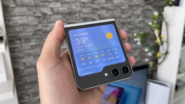 <b>Saga Samsung Galaxy Z Flip7 FE continuă și e din nou în cărți pentru lansare alături de Flip7 și Fold7</b>Zvonurile asociate lui Samsung Galaxy Z Flip7 FE ne-au plimbat dintr-o extremă în alta și ba am aflat că lansarea sa se amână până în toamnă, ba că vine alături de Flip7 și Fold7. Acum revine în ecuație ideea unui debut în iulie