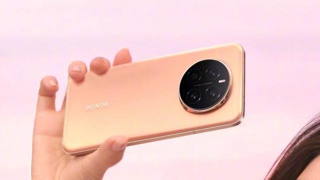 <b>Seria HONOR Magic8 va include un flagship compact; O variantă „Mini” apare la orizont</b>HONOR lucrează în prezent la smartphone-urile de top ce vor debuta sub seria Magic8. Pare că, pe lângă o variantă de bază și una Pro, ne așteptăm acum și la un flagship compact și anume Magic8 Mini. Ce știm despre acesta? Se pare că HONOR Magic8 Mini