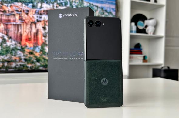 Motorola razr 60 Ultra - Unboxing: Motorola-razr-60-Ultra-Unboxing_001.jpg