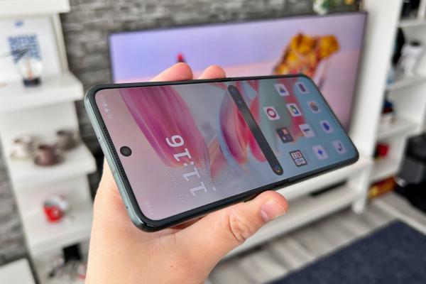 Motorola razr 60 Ultra: Display-ul vedetă e de fapt cel extern