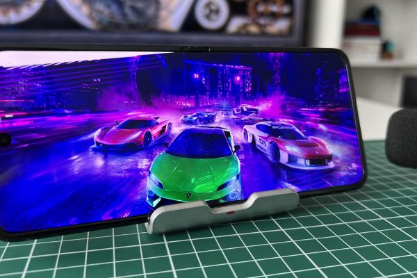Motorola razr 60 Ultra: Multimedia satisfăcătoare, mai ales la gaming