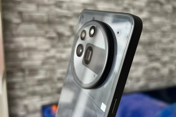 Nothing Phone (3a) Pro: Camera cu periscop-vedetă, preseturi memorabile, selfie de calitate