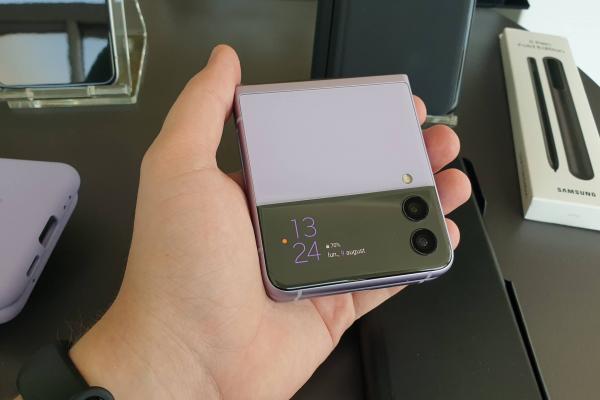 Pliabilul Samsung Galaxy Z Flip3 ajunge la final de carieră; primește ultimul update major OS (Android 15, One UI 7)