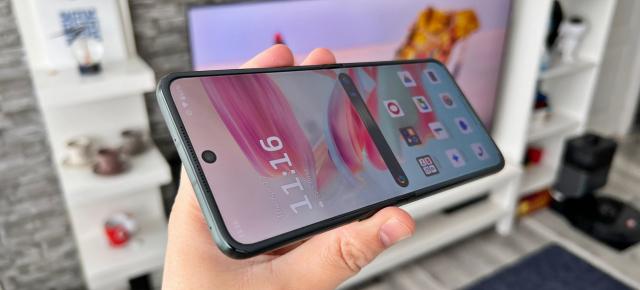 Motorola razr 60 Ultra: Display-ul vedetă e de fapt cel extern