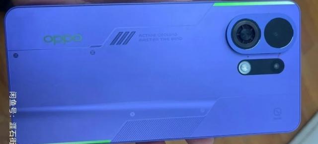 OPPO intră pe piața smartphone-urilor de gaming! OPPO K13 Turbo apare în imagini cu ventilator activ 