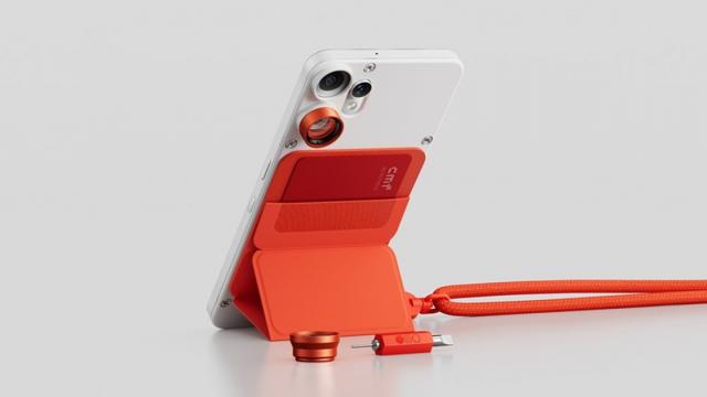<b>Preț și disponibilitate CMF Phone 2 Pro în România</b>Cel mai nou telefon al sub-brand-ului Nothing este CMF Phone 2 Pro. E un model accesibil, dar tare interesant, ce e listat deja la precomandă în România. Asemeni predecesorului, accentul e pus pe customizare, aducând un spate detașabil, capace de schimb