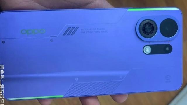 <b>OPPO intră pe piața smartphone-urilor de gaming! OPPO K13 Turbo apare în imagini cu ventilator activ </b>OPPO are de ceva timp în portofoliu seria "K" dar niciodată nu a fost vorba despre gaming pe aceste terminale, nici măcar pe proaspătul OPPO K13 lansat în India cu nici o săptămână în urmă și care are doar procesor Snapdragon 6 Gen4 