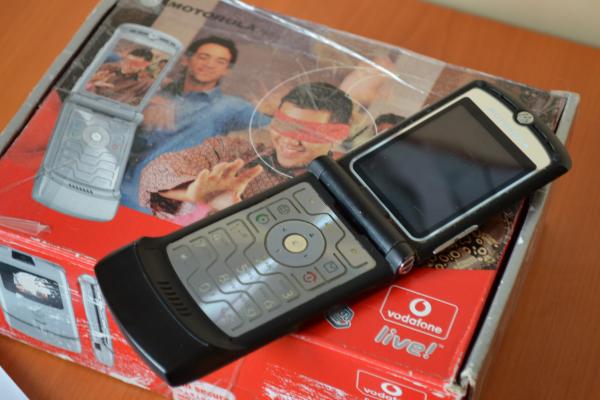 Motorola RAZR V3 - Unboxing