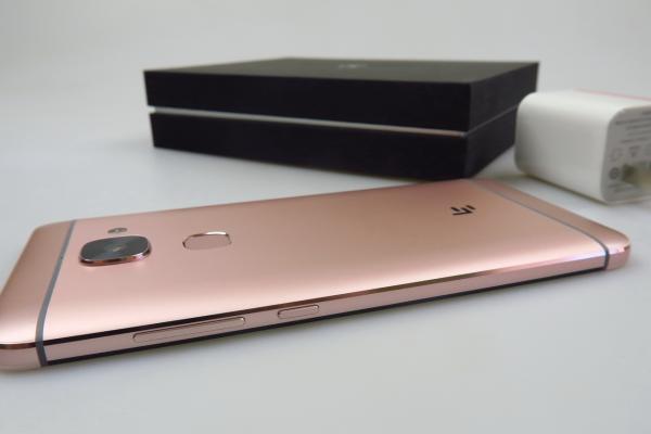 LeEco Le Max 2 Unboxing: scoatem din cutie primul telefon cu 6 GB RAM ajuns la Mobilissimo.ro