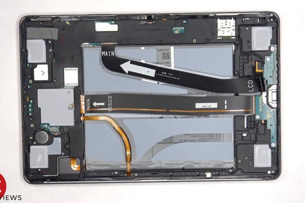 Samsung Galaxy Tab S8 disecată de experţi; Cat de uşor se repară tableta?