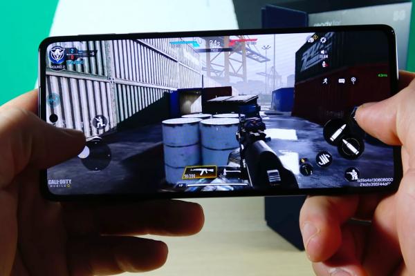 Motorola Edge 30 Pro: Benchmark-urile care ne-au făcut cunoştinţă cu Snapdragon 8 Gen 1