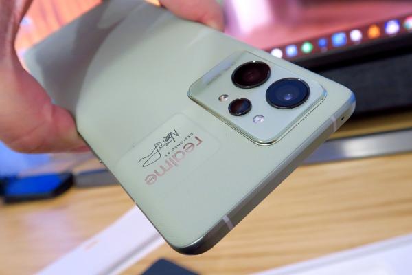 realme GT2 Pro: Camera gândită pentru captură de aproape, de foarte aproape şi de... cadru larg