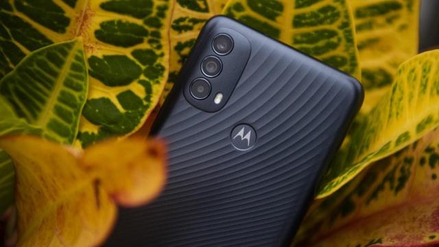 <b>Motorola pregătește un nou smartphone accesibil; Moto E32 primește mai multe certificări</b>Chiar dacă Motorola a lansat recent modelul Moto G22, de buget, sub seria G, compania are în portofoliu și modele accesibile din lineup-ul „E”. Azi vorbim despre Motorola Moto E32, un telefon ce a primit mai multe certificări în ultimul timp și pare a fi