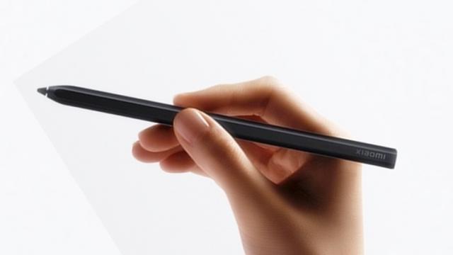 <b>Stylus-ul original Xiaomi primește reducere din partea TomTop, accesoriul companion dacă ai o tabletă Mi Pad 5/Mi Pad 5 Pro</b>În vara anului 2021 cei de la Xiaomi anunțau cu mare fast revenirea pe piața tabletelor odată cu prezentarea modelelor Mi Pad 5 și Mi Pad 5 Pro. Acestea se făceau remarcate prin diagonalele mari și dotările high-end, cât și prin prisma suportului