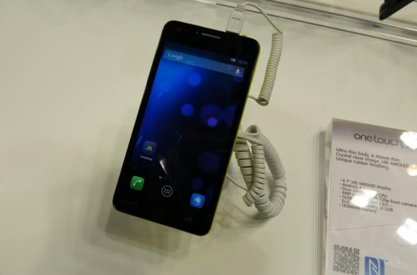 MWC 2013: Alcatel One Touch Idol Ultra hands on, un smartphone arătos și foarte subțire (Video): alcatel_one_touch_idol_ultra_3jpg.jpg