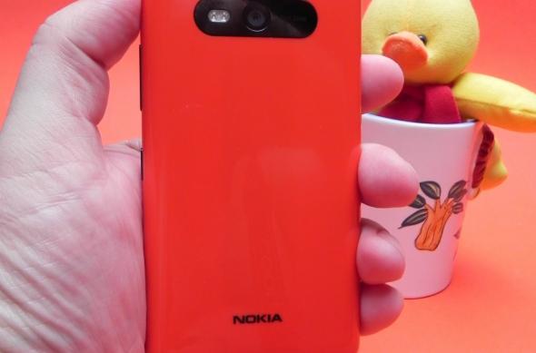 Review Nokia Lumia 820: Windows Phone cu valoare adăugată, design nu foarte atractiv (Video): review_nokia_lumia_820_mobilissimo_ro_32jpg.jpg