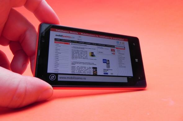 Review Nokia Lumia 820: Windows Phone cu valoare adăugată, design nu foarte atractiv (Video): review_nokia_lumia_820_mobilissimo_ro_13jpg.jpg