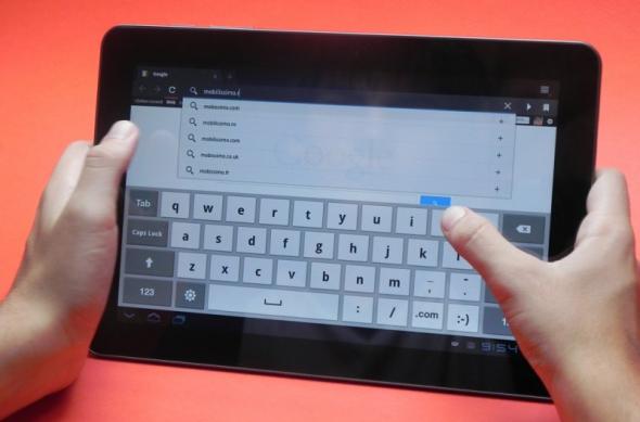Review Samsung Galaxy Tab 10.1 - cea mai controversată tabletă a anului impresionează prin design, nu și prin software (Video): samsung_galaxy_tab_10_1_review_mobilissimo_02.jpg