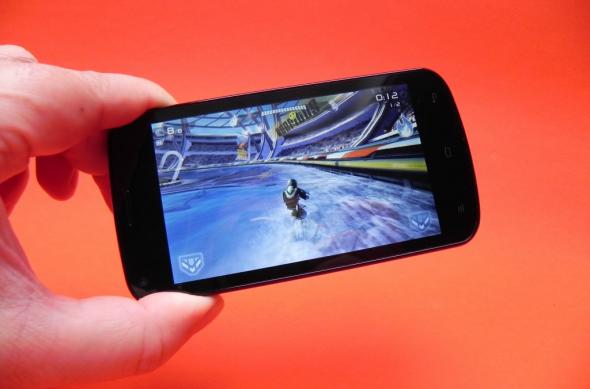 Allview A5 Quad review: dual SIM quad core accesibil cu o acustică excelentă (Video): allview_a5_quad_review_mobilissimi_ro__38jpg.jpg