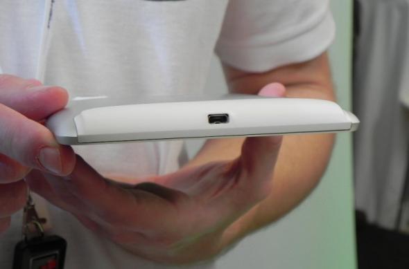 MWC 2011: HTC prezintă tableta Flyer, prima cu HTC Sense și Android 2.4: dscn3439jpg.jpg