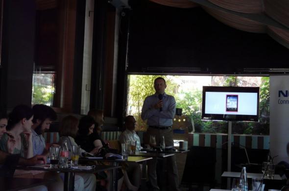 Nokia N9, prezentat În premieră În România! Iată experiența noastră hands-on cu primul telefon MeeGo! (Video): nokia_n9_prezentare_01jpg.jpg