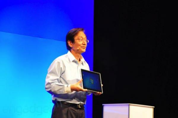 ASUS prezintă tableta Eee Slate EP121, dotată cu procesor Core i5