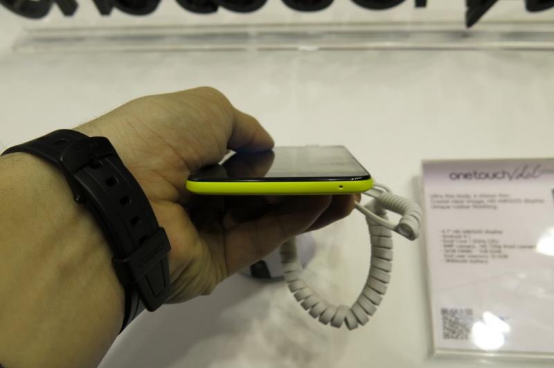 MWC 2013: Alcatel One Touch Idol Ultra hands on, un smartphone arătos și foarte subțire (Video): alcatel_one_touch_idol_ultra_7jpg.jpg